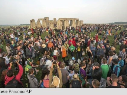 Mii de oameni au sărbătorit solstițiul de vară la Stonehenge
