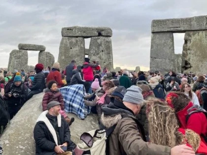 Mii de oameni s-au reunit la Stonehenge, în Anglia, pentru a celebra solstiţiul de iarnă