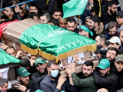 Mii de participanţi la funeraliile oficialului Hamas ucis la Beirut
