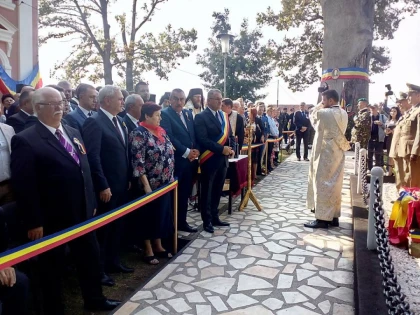 Mii de persoane participă la Serbările Naționale de la Țebea
