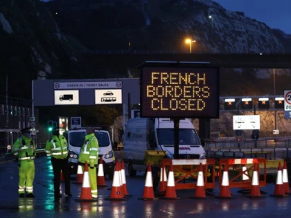 Mii de români blocaţi la graniţa între Anglia şi Franţa