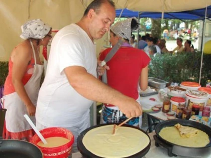 Mii de vizitatori sunt aşteptaţi în weekend la ''Parada Clătitelor'' din Moneasa