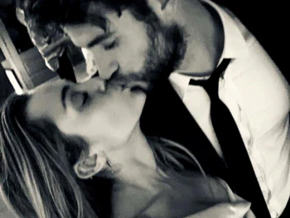 Miley Cyrus și actorul Liam Hemsworth s-au căsătorit