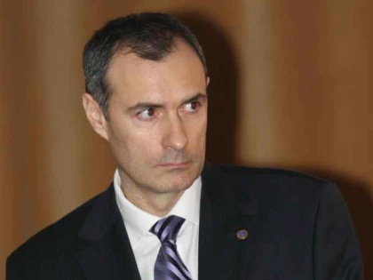 Milioane de euro au fost virate către Coldea şi Dumbravă în urma unor contracte de consultanţă