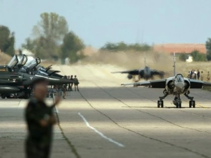 Militarii suspectaţi că au furat tone de motorină de la Baza Kogălniceanu, trimişi în judecată