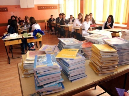 Ministerul Educației caută profesori pentru evaluarea proiectelor de manuale şcolare