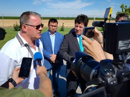Ministrul Agriculturii, Adrian Oros, este astăzi la Vinga și la Mănăștur