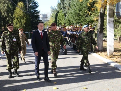Ministrul Apărării, Mihai Fifor, sărbătorește „Ziua Armatei“ la Arad și Păuliș