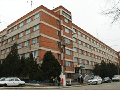 Ministrul de Interne a dispus verificări de urgenţă la IPJ Arad, după apariția imaginilor cu tânărul bătut cu bestialitate