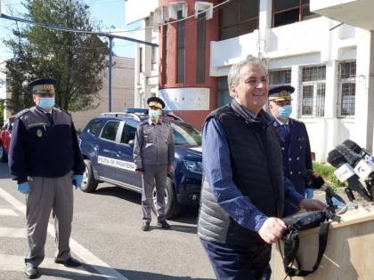 Ministrul Vela s-a dus în vama Nădlac să anunțe că nu se deschid piscinele!