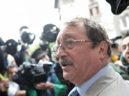 MIRCEA BASESCU SI MARIAN CAPATANA RAMAN IN AREST LA DOMICILIU