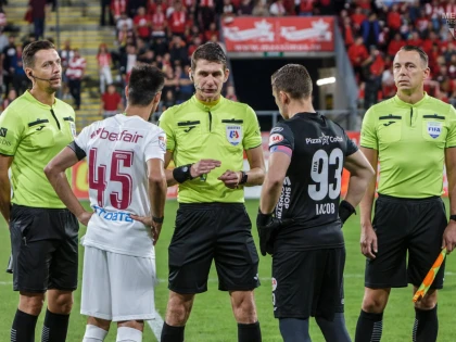 Mladinovici arbitrează „U” Cluj - UTA, Hațegan și Kovacs doar la VAR la cele două semifinale!