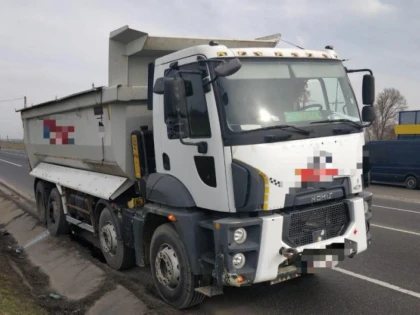 Moarte stupidă în Vrancea: bărbat care se relaxa pe terasa unui motel, lovit de roata desprinsă a unui camion