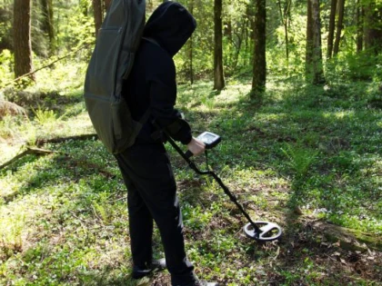 Monede vechi de peste 500 de ani, găsite în zona localităţii Sabieşti