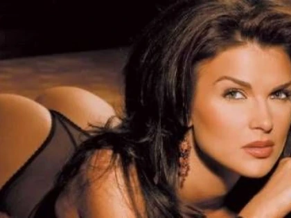 MONICA BIRLADEANU A SARBATORIT FARA CHILOTI ZIUA AMERICII