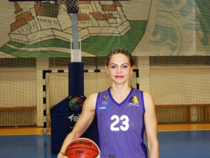 Monica Brosovszky, prezentată oficial în tricoul alb-violet!