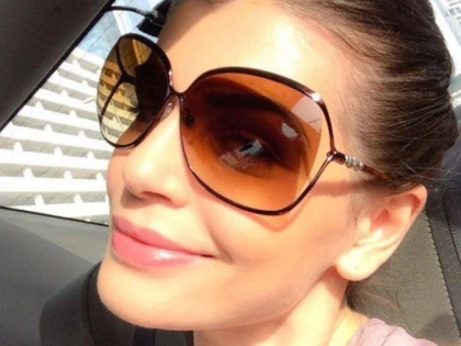 MONICA GABOR L-A PARASIT PE MR. PINK PENTRU UN ALT BARBAT