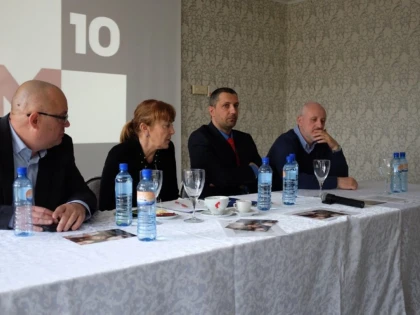 MONICA MACOVEI A LANSAT CANDIDATUL M10 LA PRIMARIA ARADULUI
