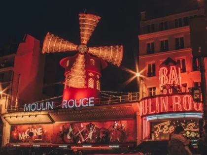 Morişca de vânt care decora cabaretul Moulin Rouge a căzut
