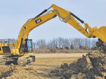 Mort de beat, la volanul unui excavator