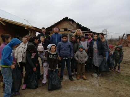 Moş Crăciun a ajuns la familiile nevoiaşe din Tîrnova