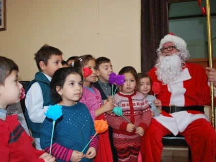 Moş Crăciun a trecut pe la Centrul Social Cantina Municipală