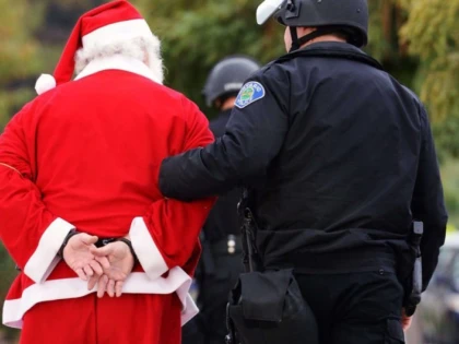 Moș Crăciun, dat pe mâna poliției de un băiețel de nouă ani