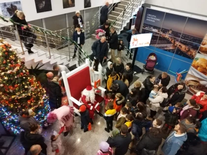 Moș Nicolae a fost prezent și la Consiliul Județean Arad