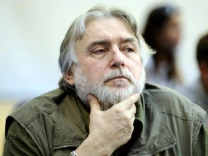 MOSTENITORII LUI ADRIAN PAUNESCU URMEAZA SA ISI IMPARTA DREPTURILE DE AUTOR SI PROPRIETATILE
