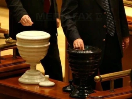 Moțiunea de cenzură a trecut. Guvernul Grindeanu a picat