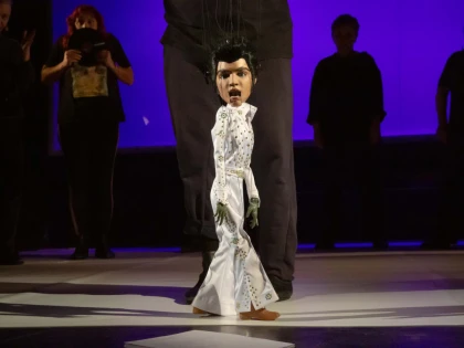 Mozart, Amy Winehouse, Louis Armstrong, Elvis Presley sau Janis Joplin și David Bowie, pe scena Marionetelor