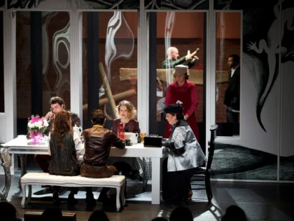 MUTTER COURAGE, TARTUFFE SI O LUME A MISCARILOR FINE, LA FESTIVALUL DE TEATRU