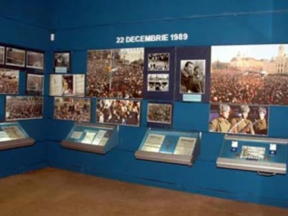 Muzeul oferă tururi ghidate gratuite în secţiile dedicate Revoluţiilor din 1848 şi 1989