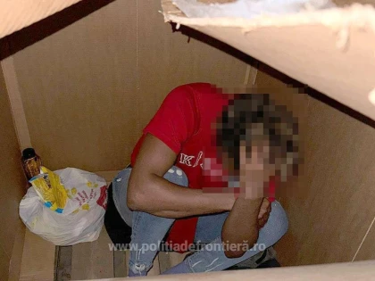 Nădlac II: 12 cetățeni srilankezi, ascunși în cutii de lemn, într-o autoutilitară