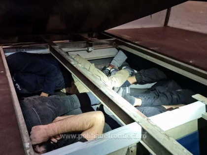 Nădlac II: migranți ascunși în podeaua unei autoutilitare