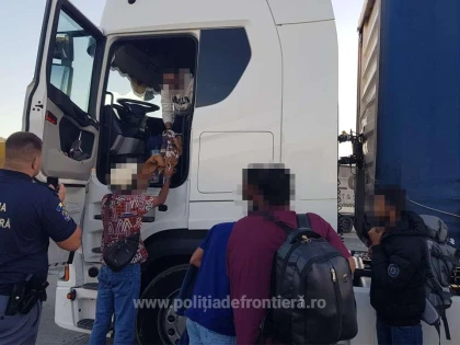Nădlac II: Șapte cetăţeni din Sri Lanka au încercat să treacă ilegal frontiera, ascunşi într-un TIR