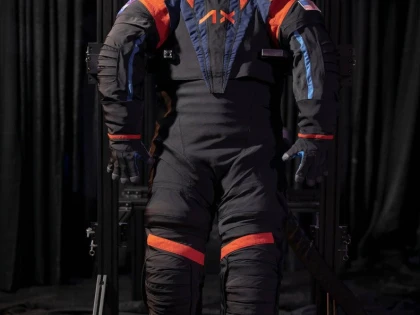 NASA prezintă un nou costum spațial special conceput pentru a fi purtat pe Lună