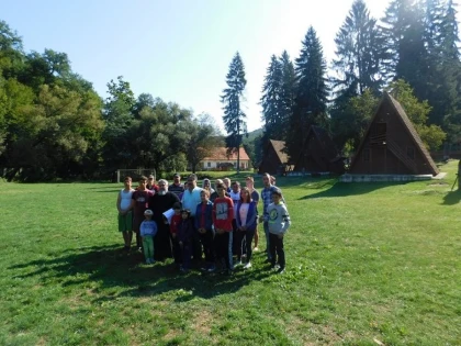 „Natura, casa noastră cea verde”. Program cu activități ecologice, în tabăra de la Căsoaia.