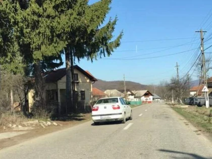 Neavând permis, un bărbat din Vinga și-a abandonat mașina pe marginea drumului când a văzut poliția