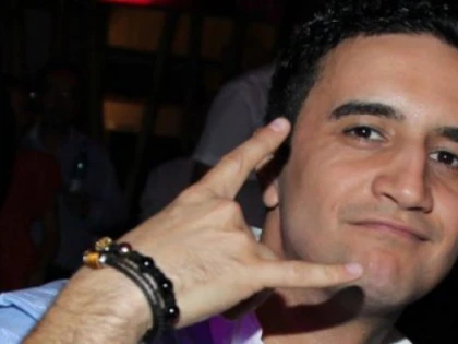 NEPOTUL LUI GIGI BECALI A SNOPIT IN BATAIE UN TANAR PE PLAJA