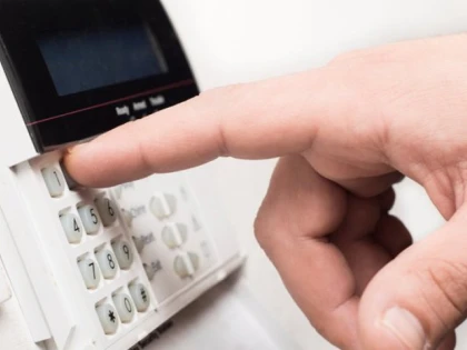 Nereguli de 8.400 lei la sistemele de securitate din Pecica și Arad