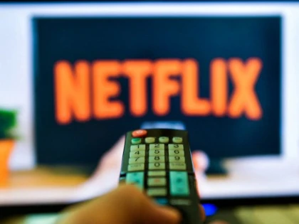 Netflix va restricționa folosirea unui cont de către mai multe persoane