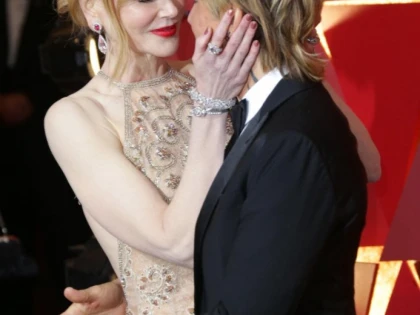 Nicole Kidman și soțul ei, sărut de Oscar pe covorul roșu