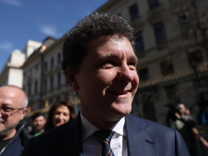 Nicușor Dan și-a depus candidatura la alegerile prezidențiale