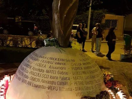 Noapte albă în faţa clubului Colectiv, la un an și nouă luni de la tragedie