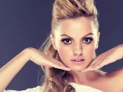 NOI PROBLEME PENTRU ALEXANDRA STAN! CANTAREATA ESTE DATOARE VANDUTA CU 50.000 EURO