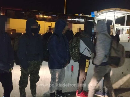 Nouă afgani, ascunşi în autocamioane, prinși la P.T.F. Nădlac II