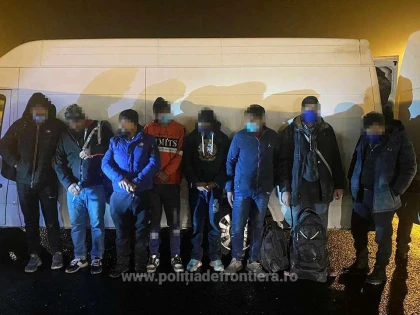 Nouă cetăţeni străini, depistaţi de poliţiştii de frontieră arădeni în timp ce încercau să treacă ilegal în Ungaria