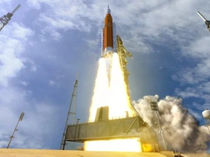 Noua mega-rachetă a NASA a decolat pentru prima dată spre Lună