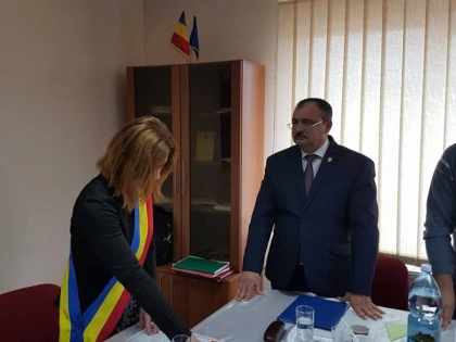 Noua primăriţă a Bocsigului a fost instalată în funcţie